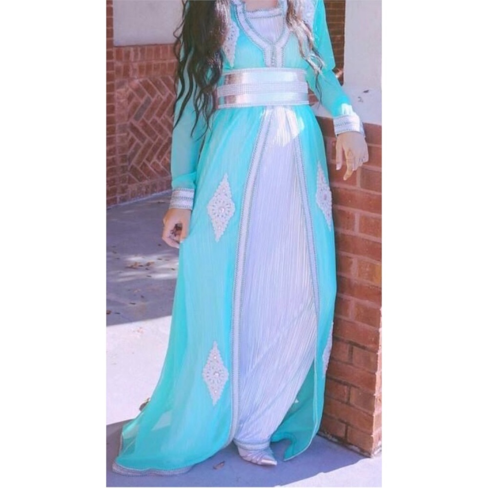 Moroccan Caftan/Takshita/ I received the caftan with no belt